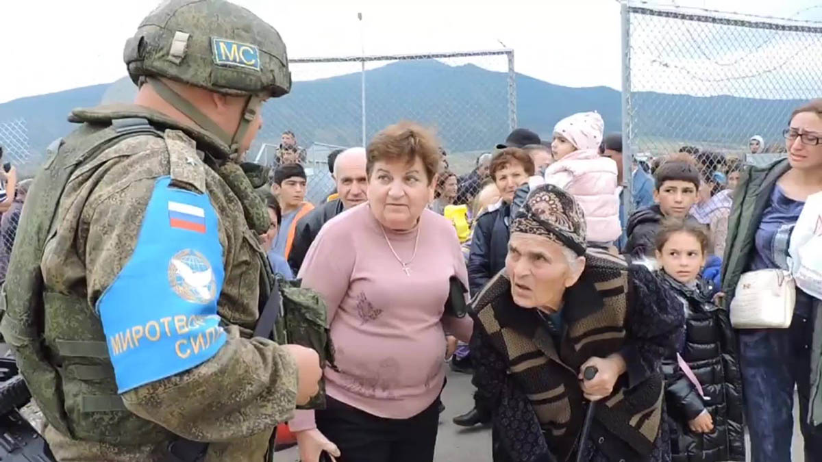 Российские миротворцы эвакуируют мирных жителей из Арцаха, 21 сентября 2023 года. Фото Министерства обороны России/Scanpix/Leta