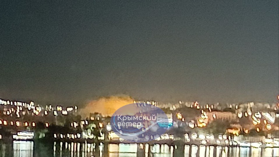 Дым в Севастополе вечером 17 сентября. Фото Telegram-канал «Крымский ветер.