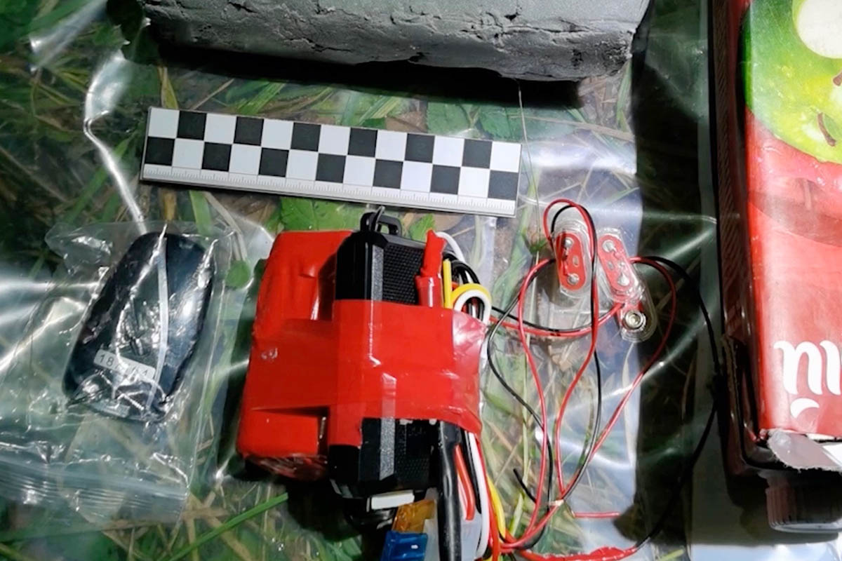 Изъятая самодельная взрывчатка. Скриншот видео ФСБ РФ