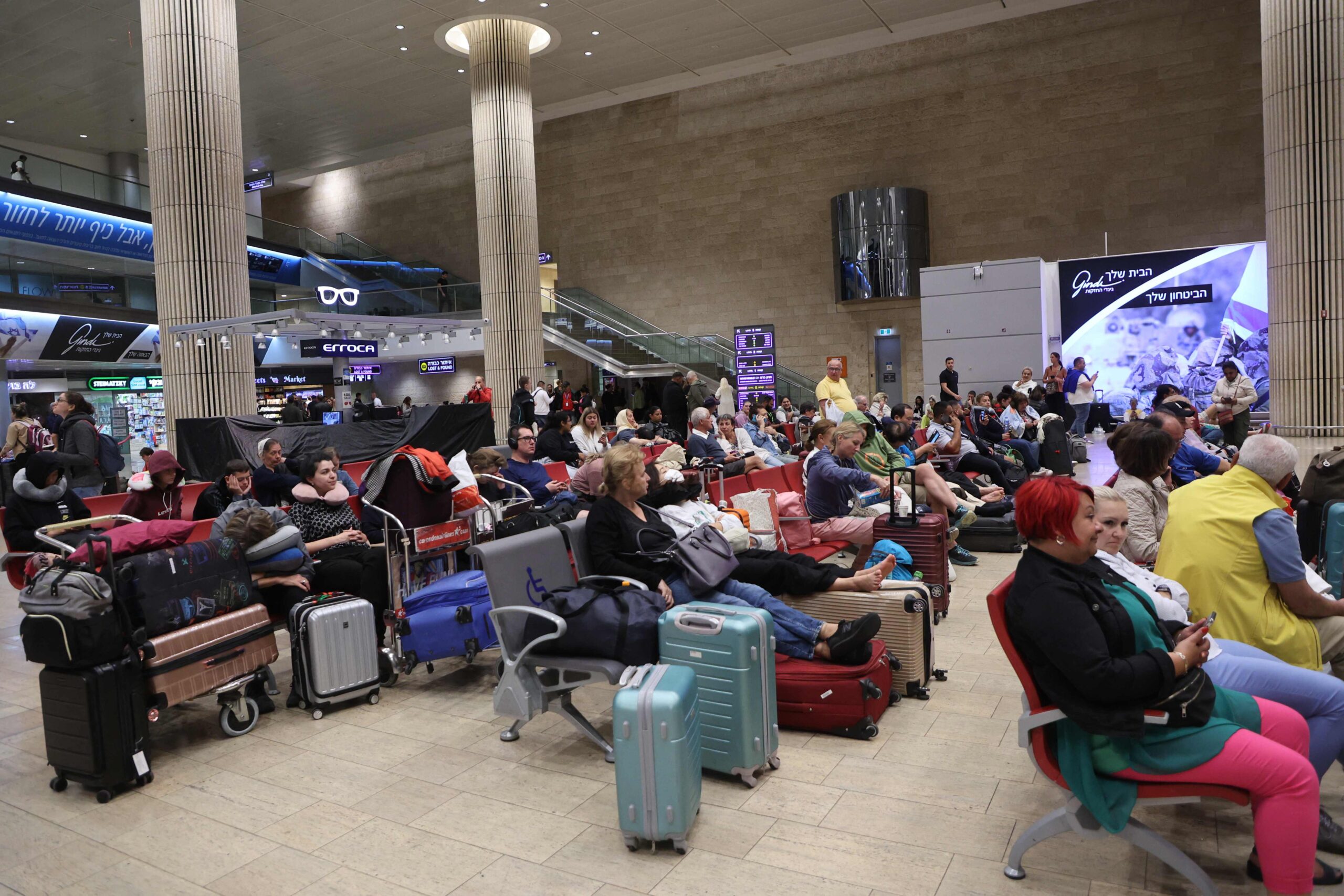 Очереди в аэропорту Бен-Гурион в Тель-Авиве. Фото GIL COHEN-MAGEN / AFP/Scanpix/Leta