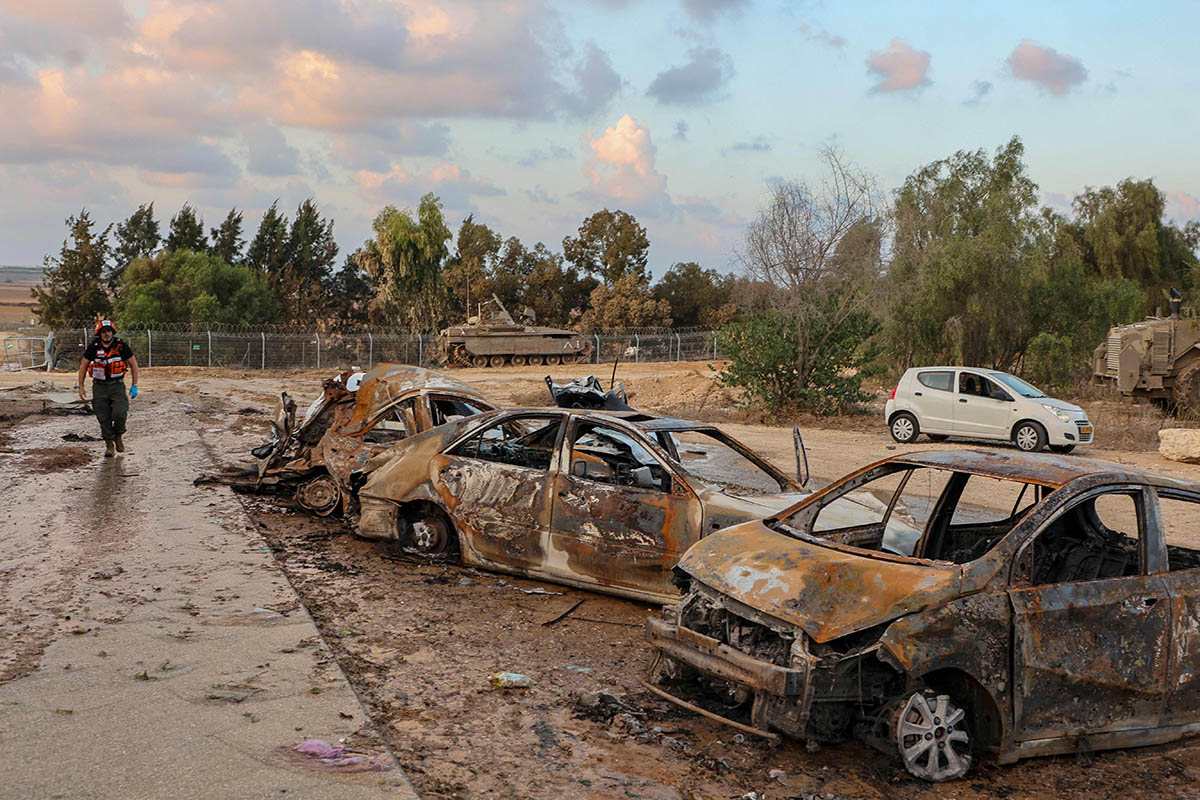 Место нападения в израильском кибуце Кфар-Аза. Фото GIL COHEN-MAGEN/AFP/Scanpix/LETA