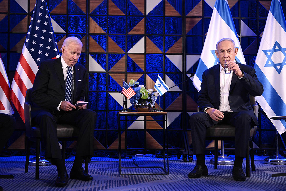 Президент США Джо Байден и премьер-министр Израиля Биньямин Нетаньяху во время встречи в Тель-Авиве, 18 октября 2023. Фото Brendan Smialowski/AFP/ Scanpix/LETA