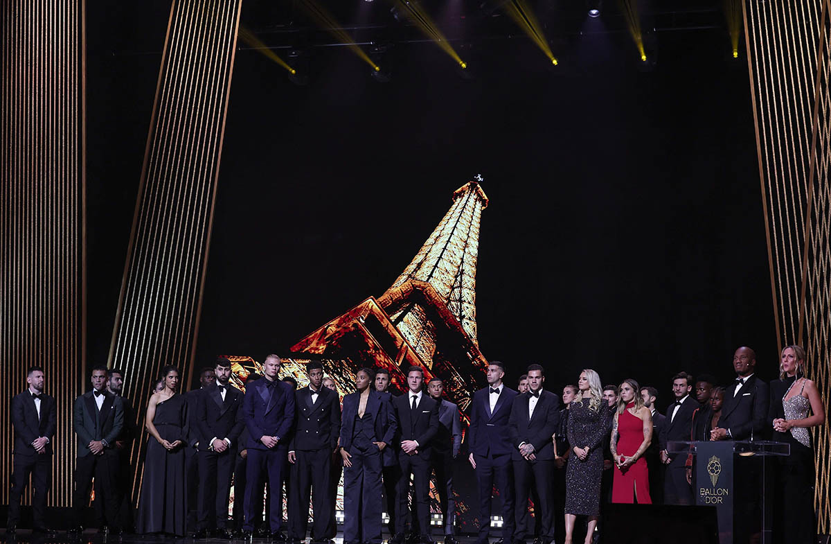 Номинанты на сцене во время церемонии вручения премии d'Or France Football в Париже, 30 октября 2023 года. Фото FRANCK FIFE/AFP/Scanpix/Leta