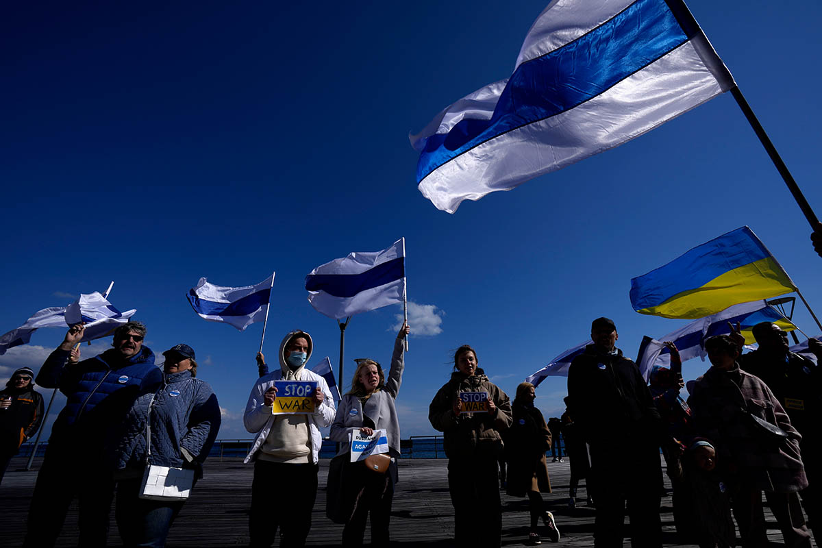Граждане РФ на акции протеста против вторжения России в Украину, Лимассол, Кипр. Фото Petros Karadjias/AP Photo/Scanpix/LETA