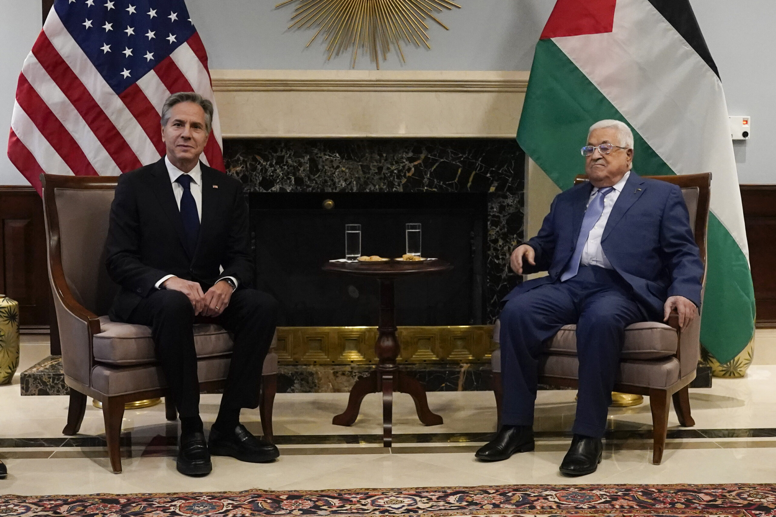 Госсекретарь США Энтони Блинкен и президент Палестины Махмуд Аббас 17 октября 2023 года. Фото Jacquelyn Martin / AP / Scanpix / LETA.