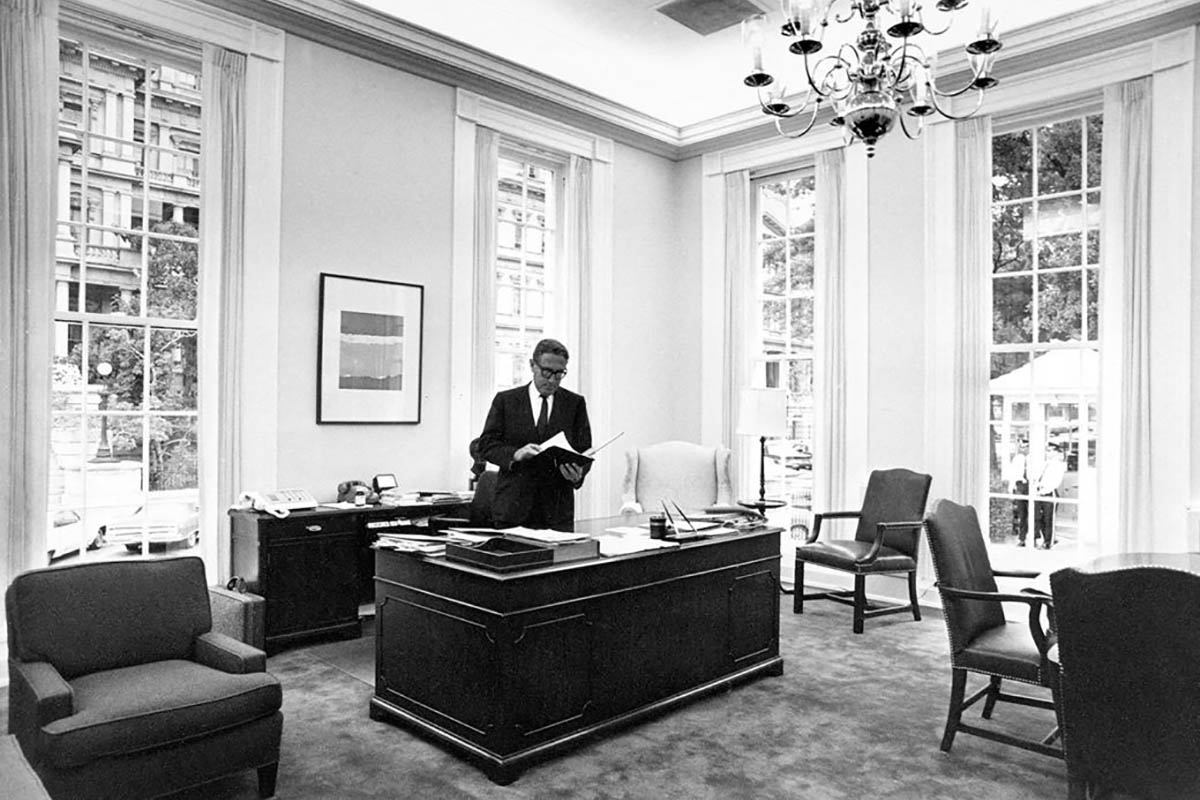 Генри Киссинджер в своем кабинете в Белом доме в Вашингтоне, август 1970 года. Фото Richard Nixon Museum and Library/REUTERS/Scanpix/Leta