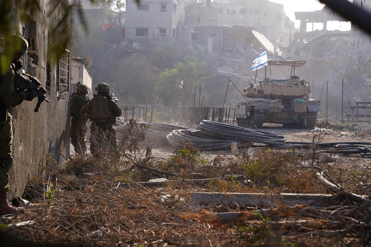 Израильские солдаты во время наземной операции в секторе Газа, 9 ноября 2023 года. Фото Israel Defense Forces/REUTERS/Scanpix/LETA
