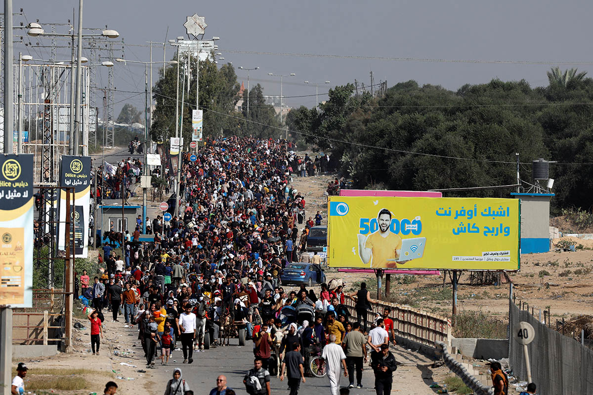 Палестинцы переезжают с севера сектора Газа на юг, 9 ноября 2023 года. Фото Mohammed Salem/REUTERS/Scanpix/LETA