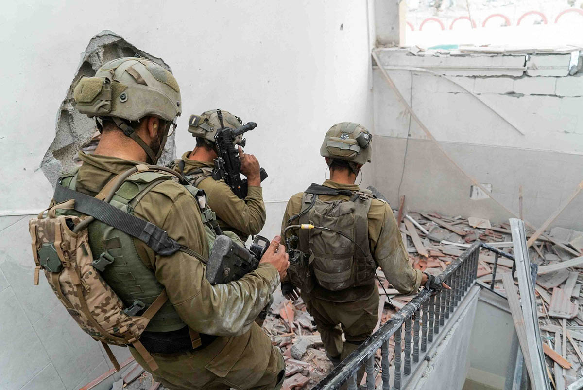 Израильские солдаты участвуют в наземной операции против палестинской исламистской группировки ХАМАС в секторе Газа, 15 ноября 2023 года. Фото Israel Defense Forces/REUTERS/Scanpix/LETA