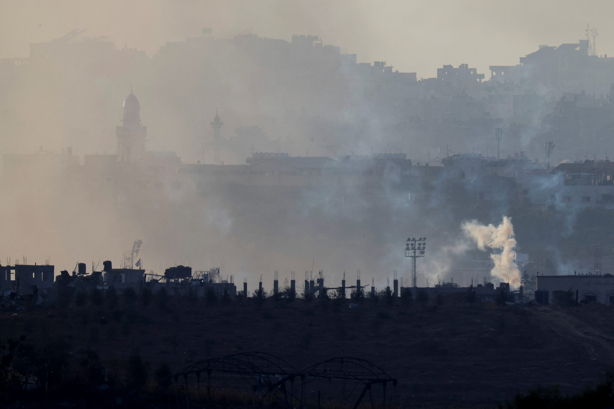 Газа. Вид с территории Израиля. Фото Reuters / Alexander Ermochenko / Scanpix / LETA.