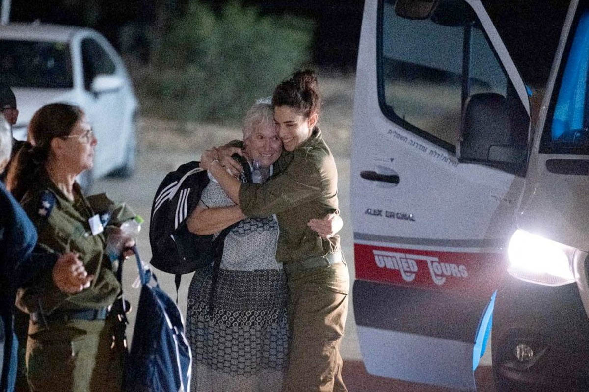 Освобожденная израильская заложница Маргалит Мозес. Фото sraeli Prime Minister's Office/REUTERS/Scanpix/LETA