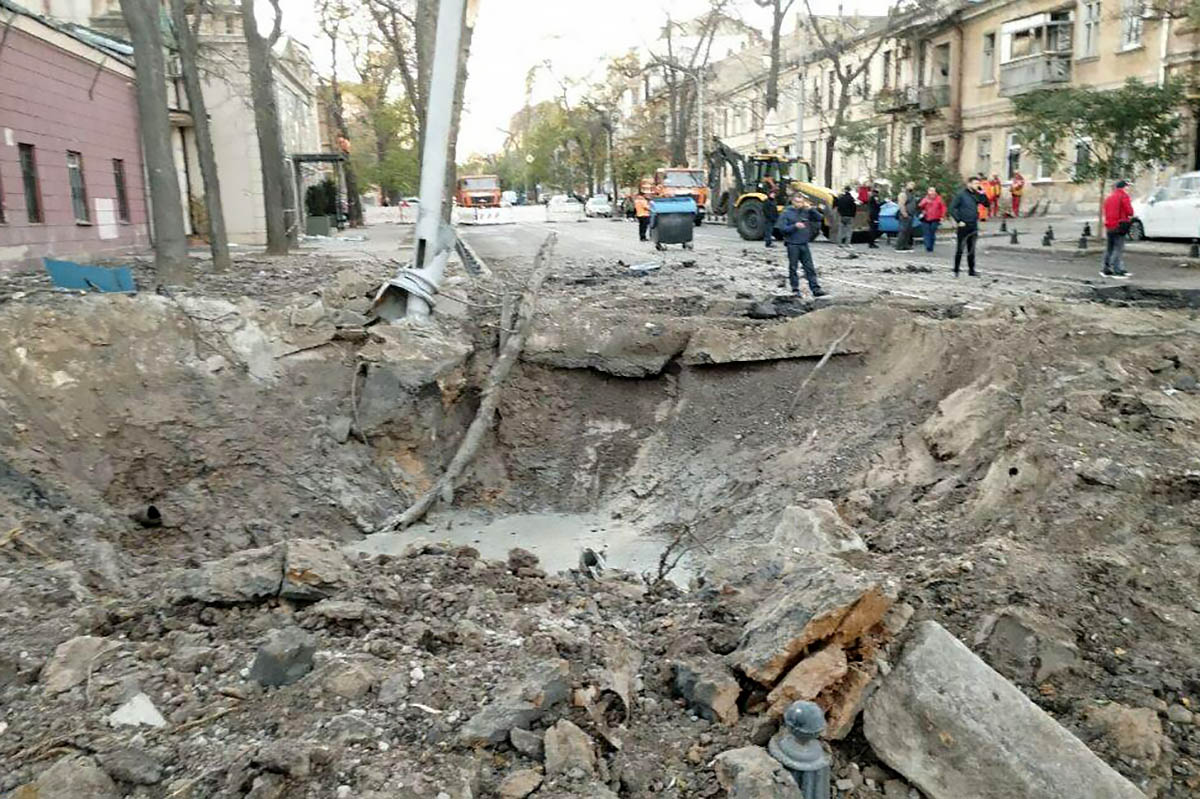 Последствия российского ракетного обстрела в Одессе, 6 ноября 2023 года. Фото odesa_online/Telegram