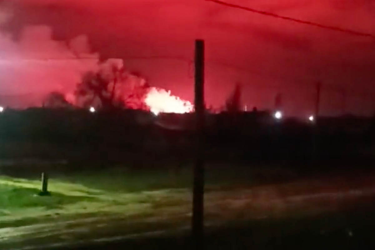Пожар на территории воинской части в поселке Котлубань Волгоградской области. Скриншот видео V1