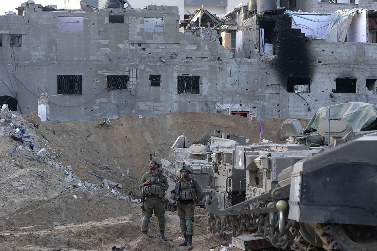 Израильские войска во время операций на севере Газы, 8 ноября 2023 года. Фото Daphnй LEMELIN/AFP/Scanpix/LETA