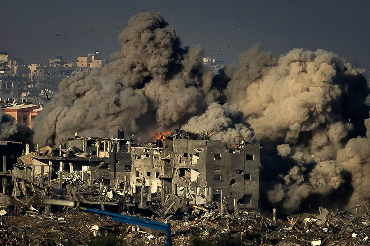 Израильская бомбардировка северной части сектора Газа, 15 ноября 2023 года. Фото FADEL SENNA/AFP/Scanpix/LETA