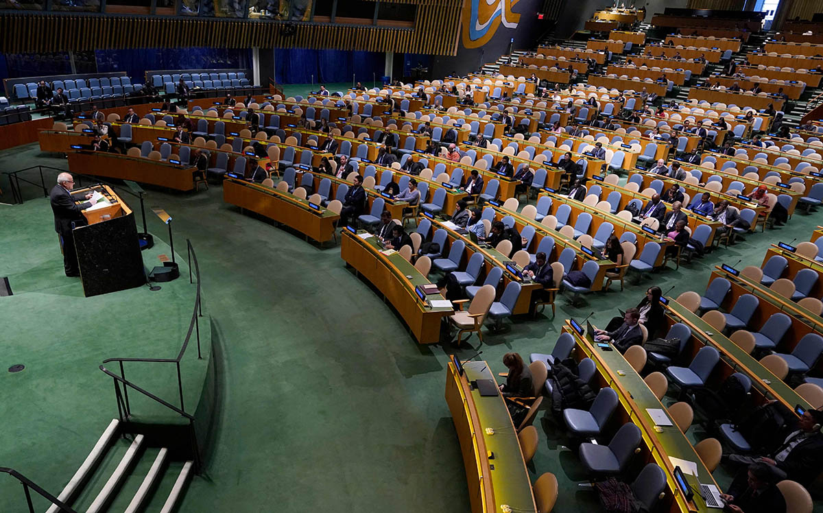 Посол Палестины доктор Рияд Мансур выступает во время заседания Генеральной Ассамблеи ООН, 28 ноября 2023 года. Фото TIMOTHY A. CLARY/AFP/Scanpix/LETA
