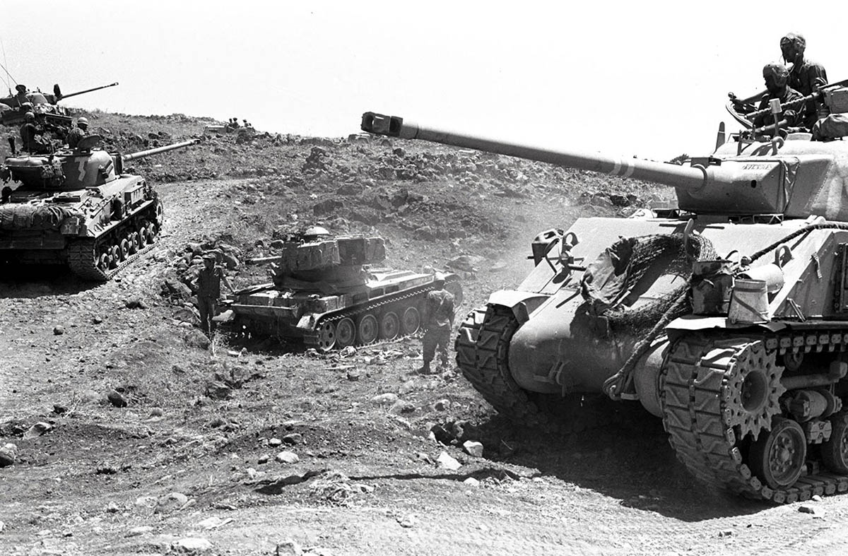 Израильские танки на Голанских высотах во время Шестидневной войны 1967 года. Фото Gershon YUVAL/GPO/AFP PHOTO