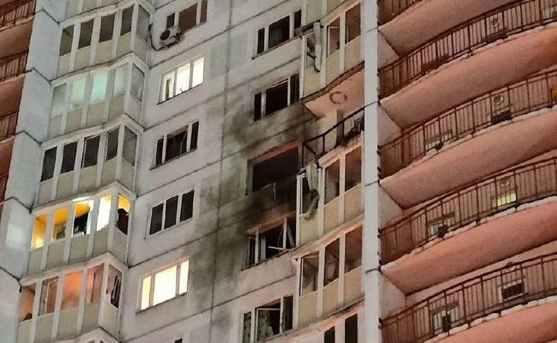 Дом в Туле, пострадавший от удара беспилотника. Фото паблик «Портфель Генштаба» / «ВКонтакте».