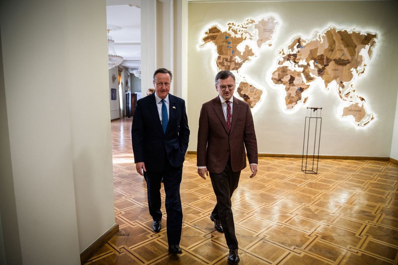 Министр иностранных дел Великобритании Дэвид Кэмерон и министр иностранных дел Украины Дмитрий Кулеба. Фото Посольство Великобритании в РФ