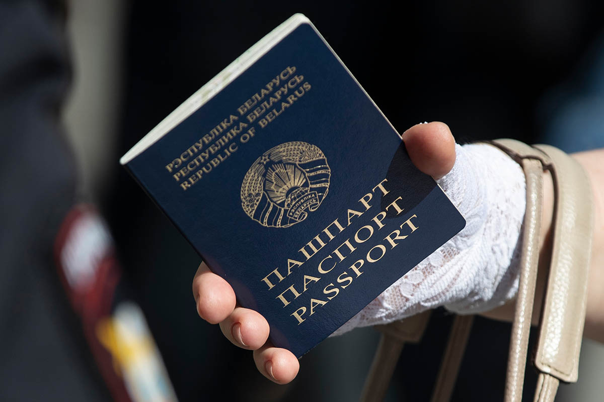 Паспорт Республики Беларусь. Фото Pavel Golovkin/AP Photo/Scanpix/LETA