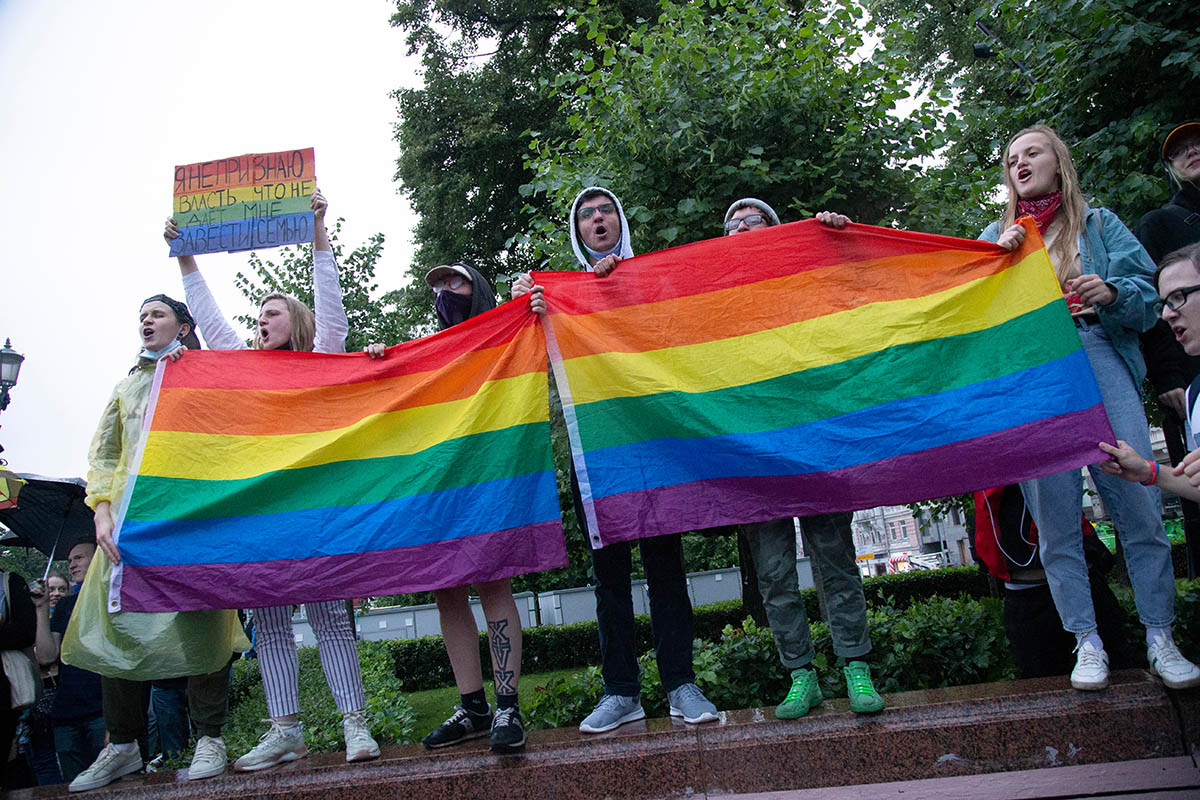 ЛГБТ-активисты в Москве, 15 июля 2020 года. Фото AP Photo/Scanpix/Leta