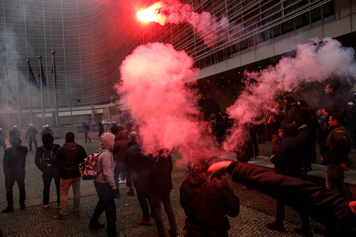 Беспорядки организованные ультра правыми Бельгии в Брюсселе, 2018 год. Фото JULIEN WARNAND/EPA/Scanpix/LETA