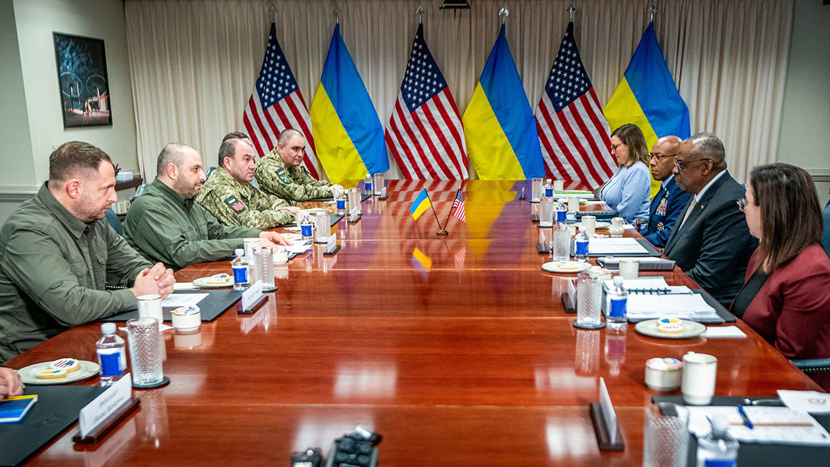 Встреча министра обороны Украины Рустема Умерова и министра обороны США Ллойда Остина в Пентагоне, 6 декабря 2023 года. Фото SHAWN THEW/EPA/Scanpix/Leta