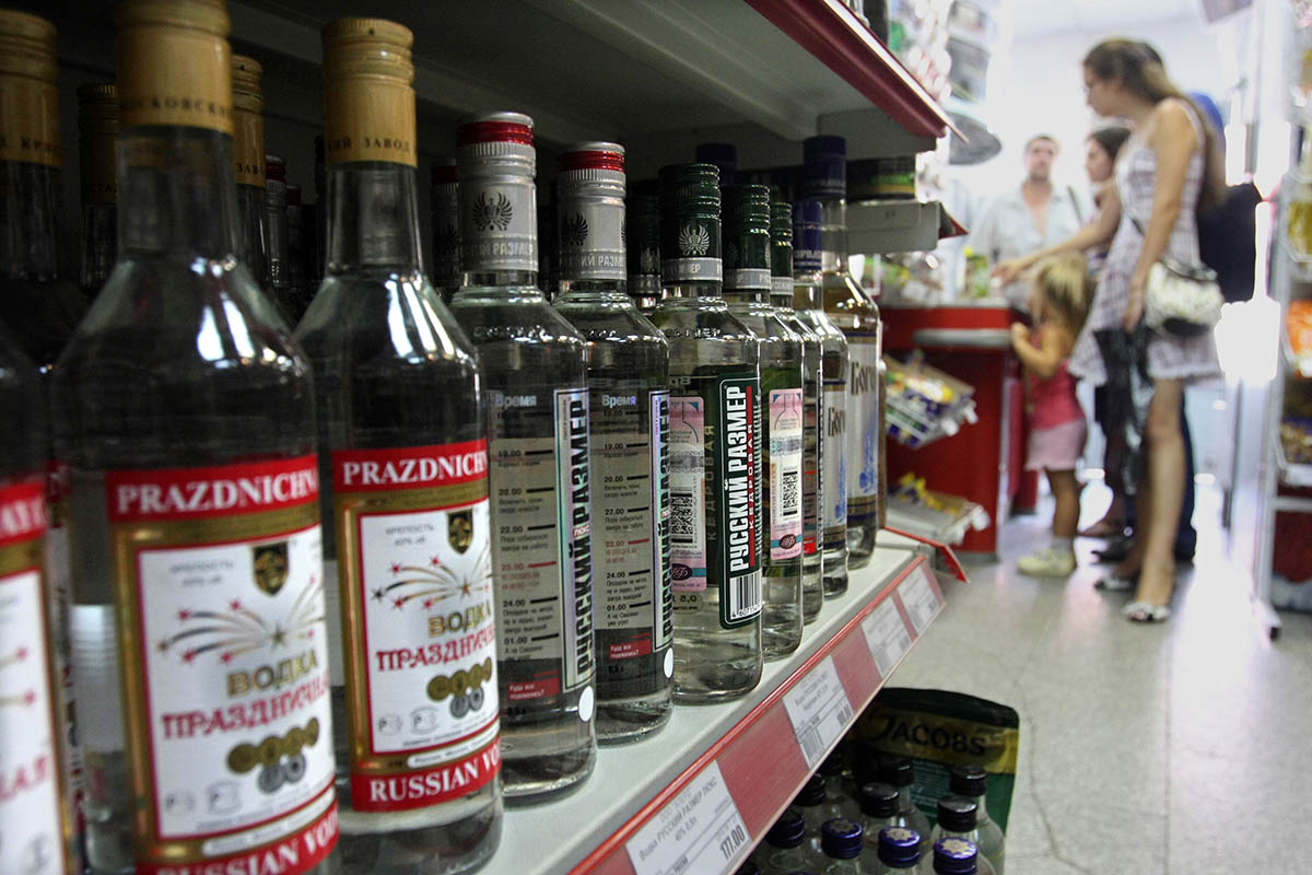 Крепкие напитки в продуктовом магазине в Москве. Фото ANDREY SMIRNOV/AFP PHOTO/Scanpix/Leta