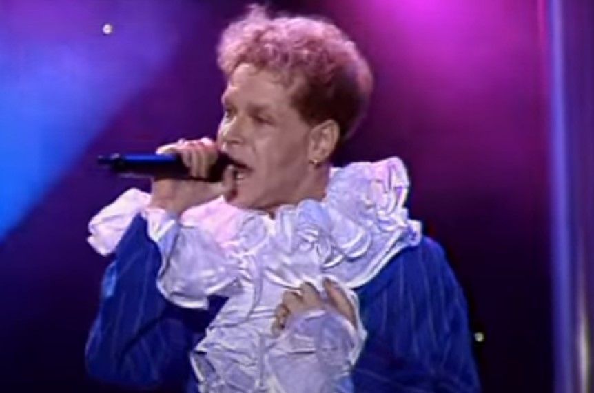 Борис Моисеев исполняет "Голубую луну". Скриншот с видео Youtube.com