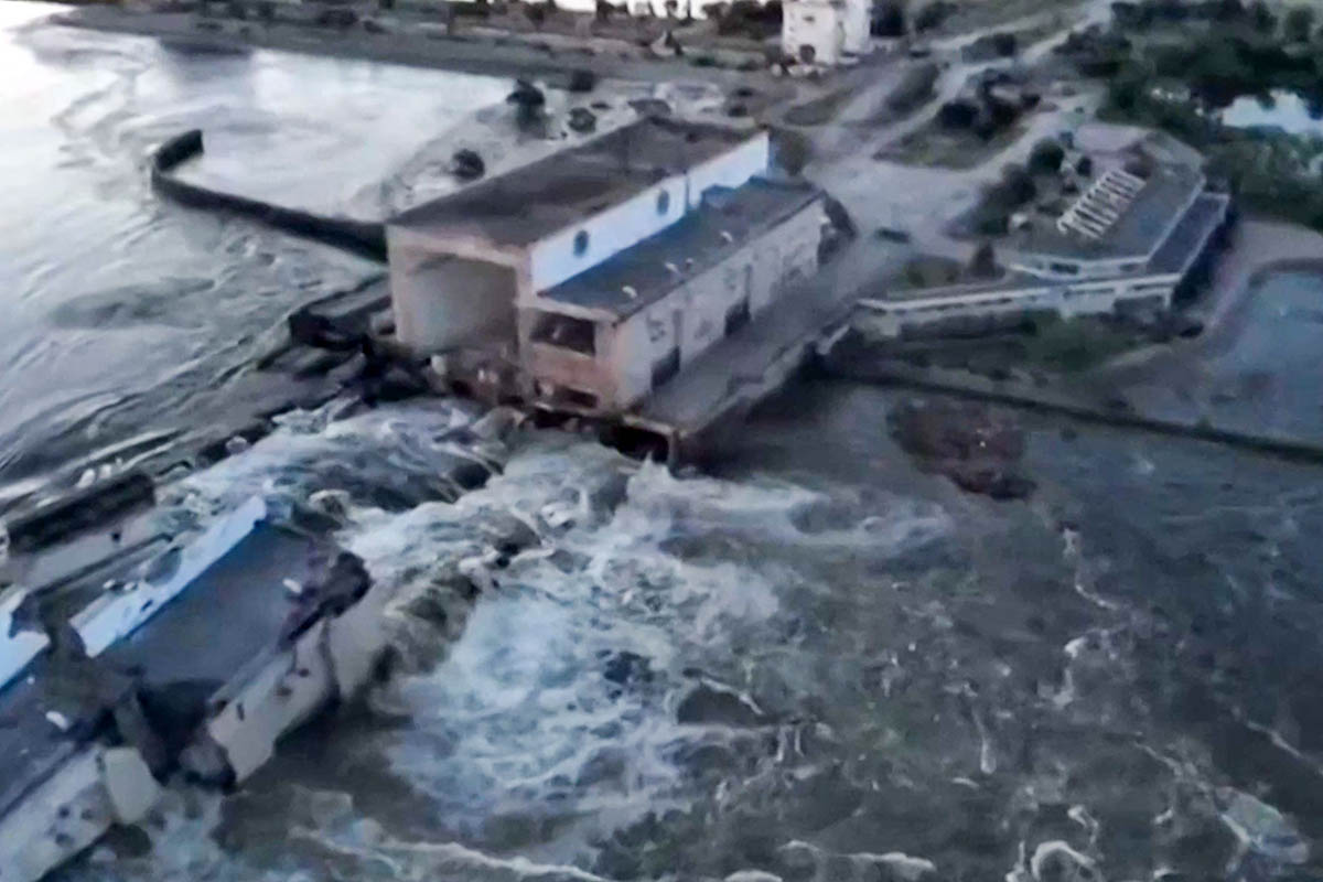 Вид на плотину Каховской ГЭС после ее частичного разрушения. Фото AFP PHOTO/Twitter/Volodymyr Zelensky /Scanpix/Leta