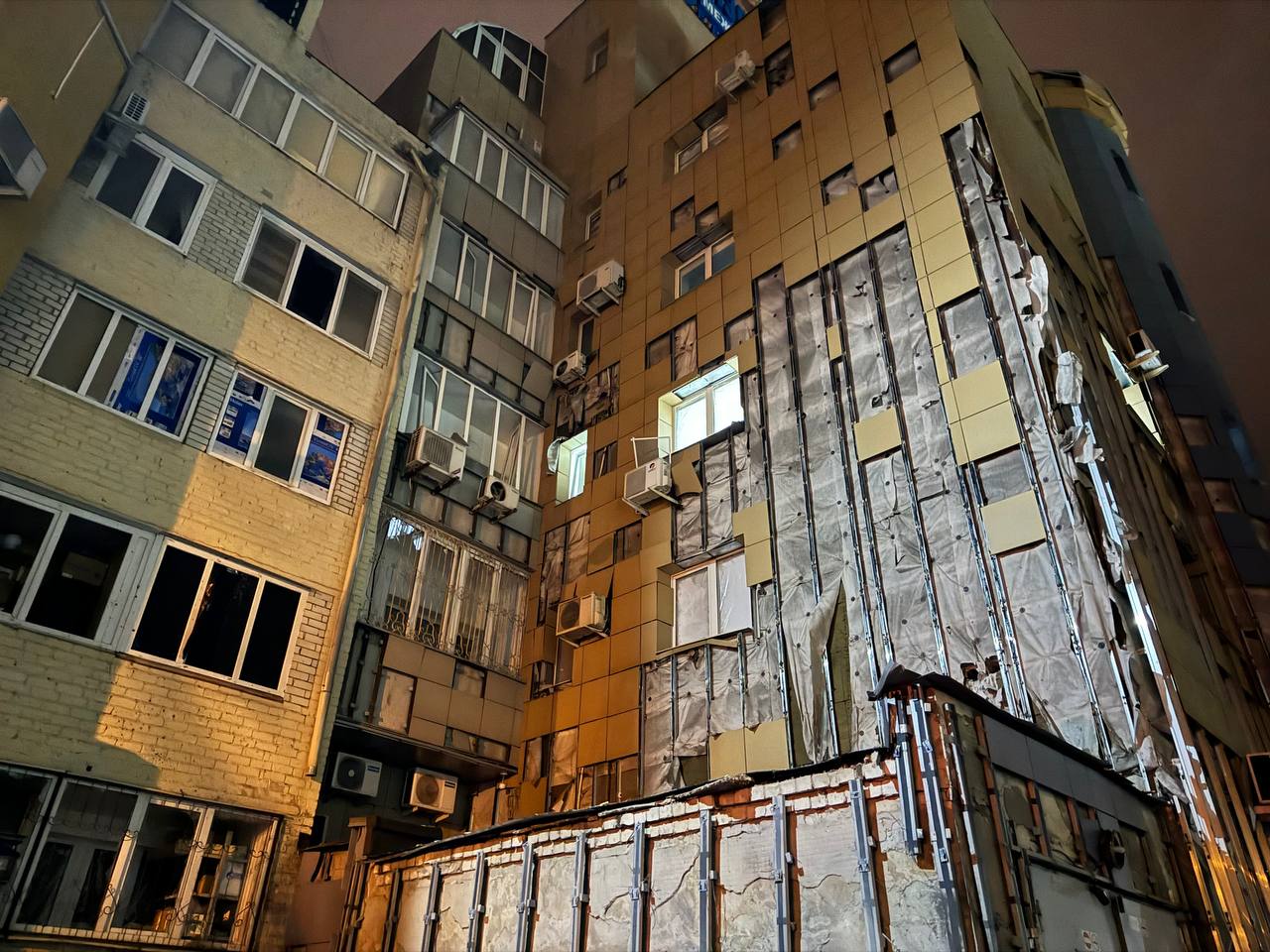 Пострадавший дом после обстрела Белгорода. Фото из Telegram-канала «Настоящий Гладков».