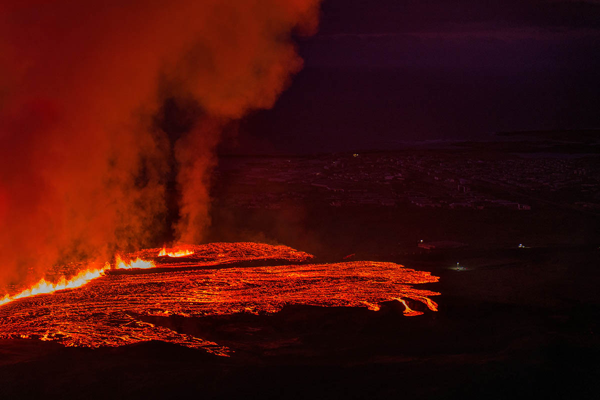 Извержение вулкана в Гриндавике, Исландия, 14 января 2024 года. Фото Icelandic Coast Guard/REUTERS/Scanpix/LETA