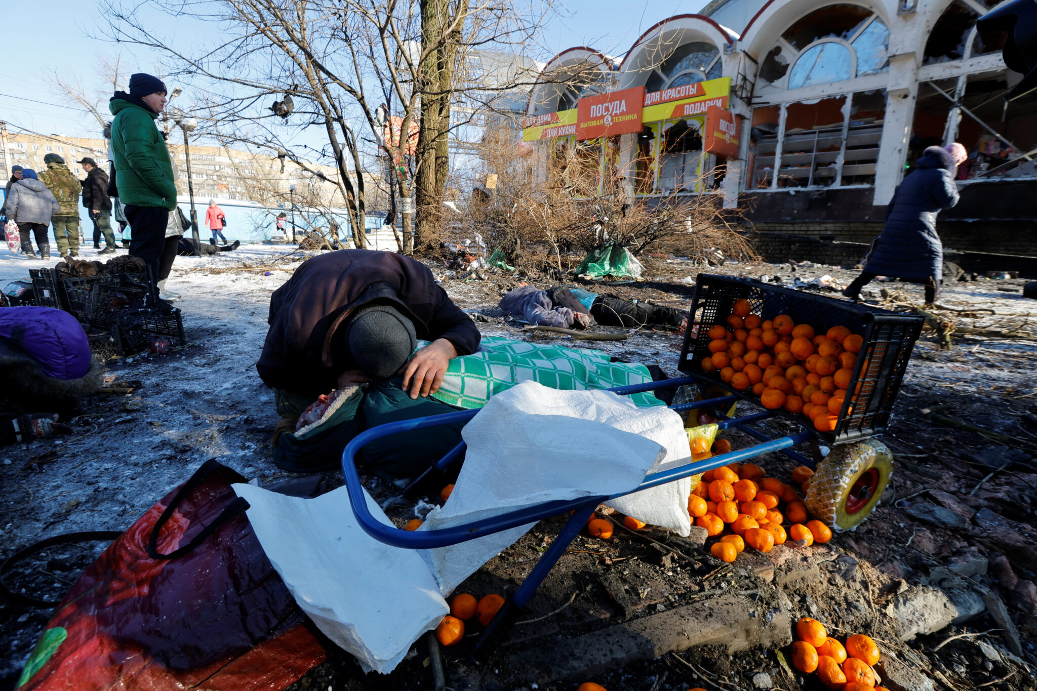 Обстрел рынка в оккупированном Донецке. Фото REUTERS/Alexander Ermochenko/Scanpix/Leta