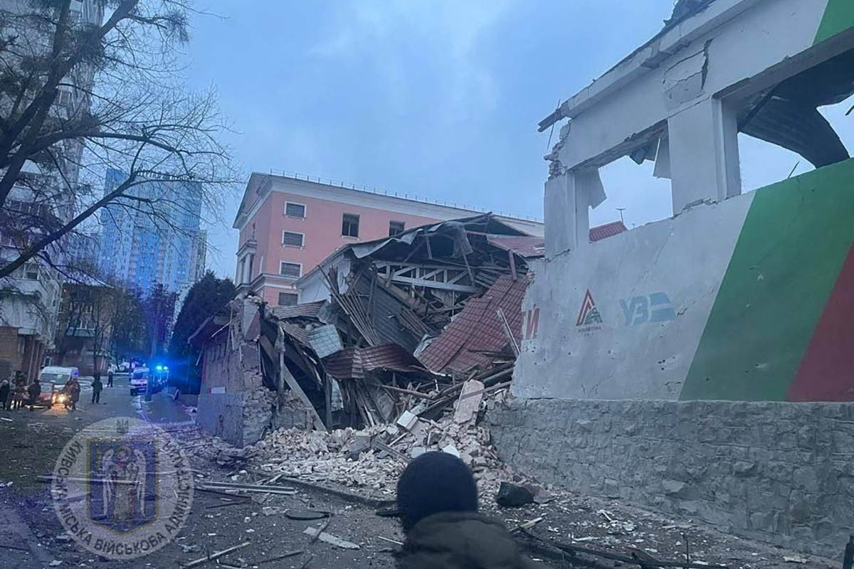 Разрушенное здание в результате российского авиаудара в Соломянском районе Киева, 23 января 2024 года. Фото Киевская городская военная администрация/Telegram