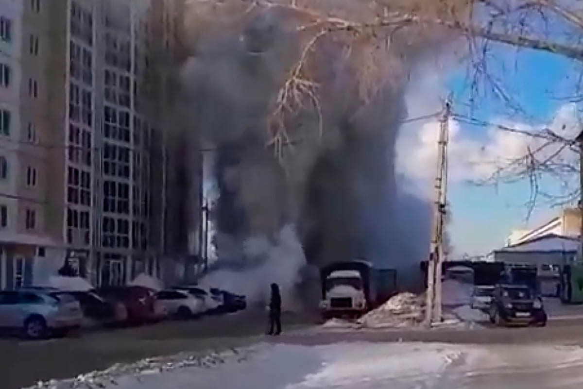 Авария на теплосети в Новосибирске, январь 2024 года. Скриншот видео очевидцев из соцсетей