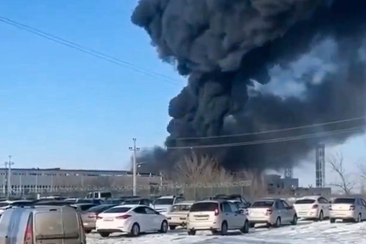 Пожар на Шахтинском полиэфирном заводе в Ростове. Скриншот видео очевидцев из соцсетей