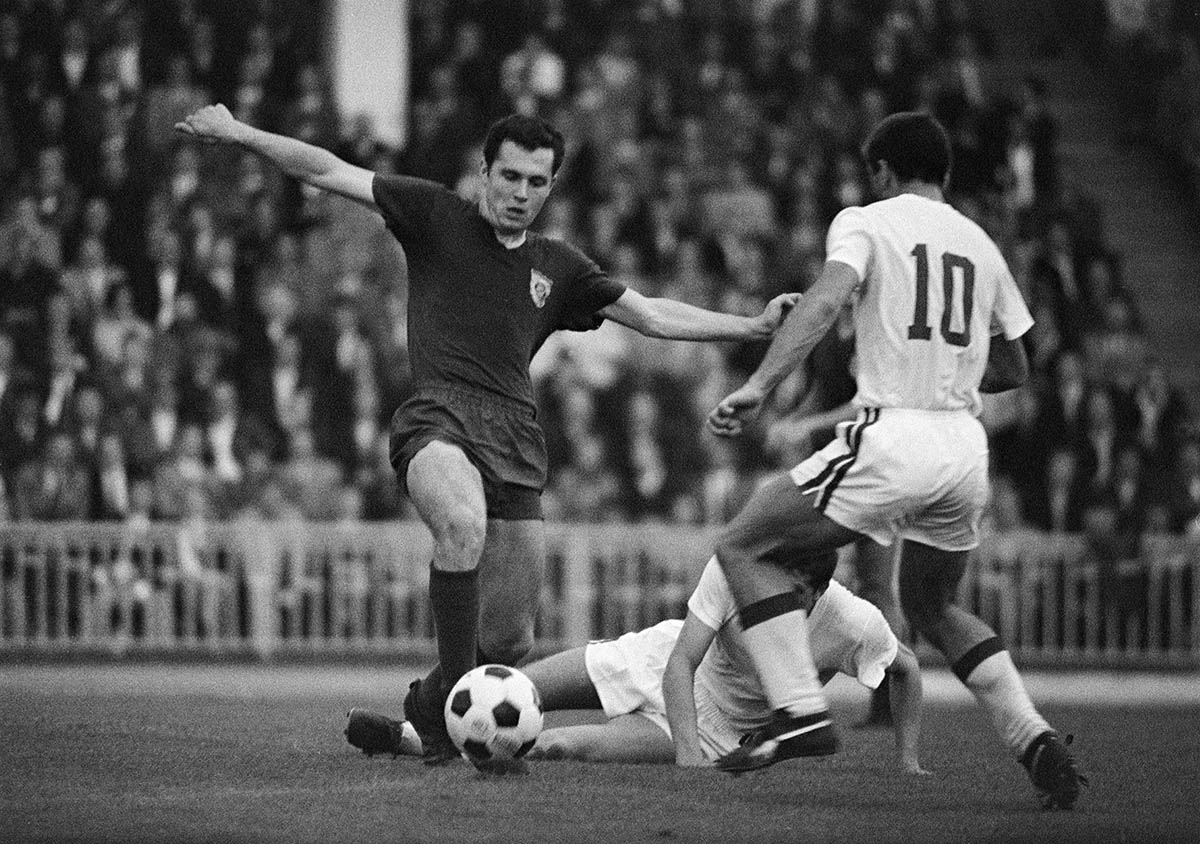 Франц Беккенбауэр в игре, 27 августа 1966 года. Фото Werner Otto/IMAGO/Scanpix/LETA