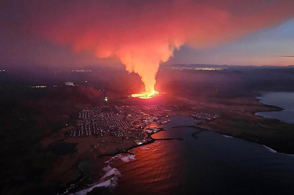Извержение вулкана в Гриндавике, Исландия, 14 января 2024 года. Фото Icelandic Civil Protection /AP/Scanpix/LETA