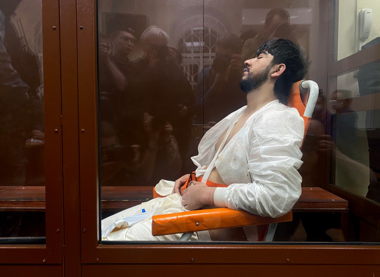 Мухаммадсобир Файзов, подозреваемый в совершении теракта в «Крокус сити холле» в зале Басманного суда. Фото Александра Астахова / «Медиазона»