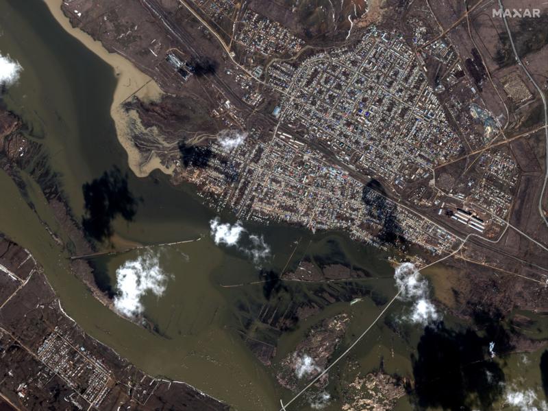 Последствия наводнений в Оренбургской области. Фото Maxar Technologies