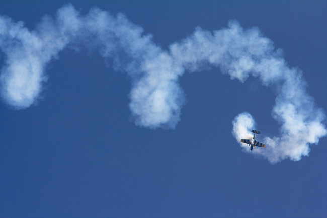 Фигуры высшего пилотажа.Аэрошоу. Дубаи. Фото Flickr