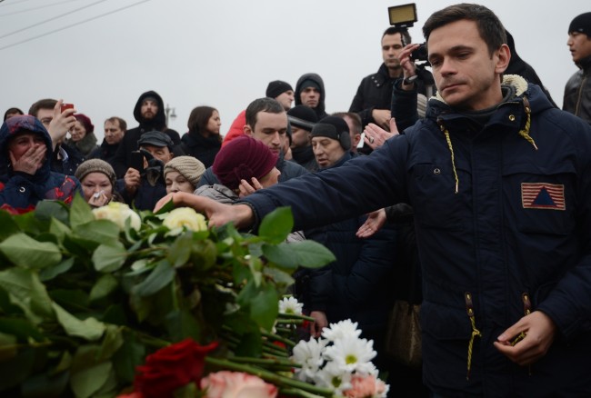 2580833 02/28/2015 Oppositionist Ilya Yashin, right, lays flowers at a murder scene of politician Boris Nemtsov, who was shot dead on Moscow's Moskvoretsky bridge in the early hours of February 28, 2015. Ramil Sitdikov/RIA Novosti