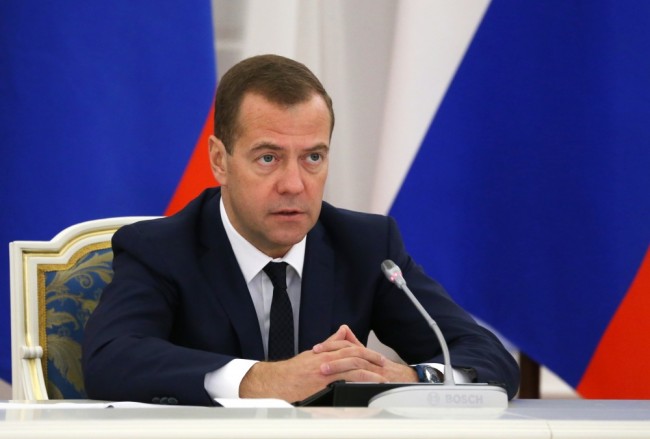 2707406 09/28/2015 September 28, 2015. Russian Prime Minister Dmitry Medvedev chairs a meeting on the cost efficiency enhancement at state corporations and companies with state participation, at the Gorki residence. Ekaterina Shtukina/RIA Novosti