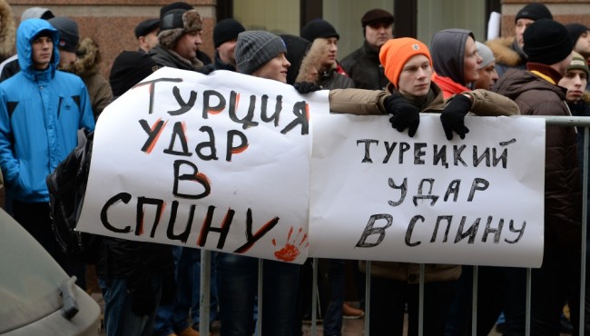 Протестующие с плакатами около посольства Турции. Москва. Фото Sputnik/Scanpix