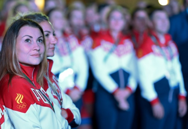 Российские атлеты на церемонии поднятия флага в Олимпийской деревне. Фото: Sputnik / Scanpix