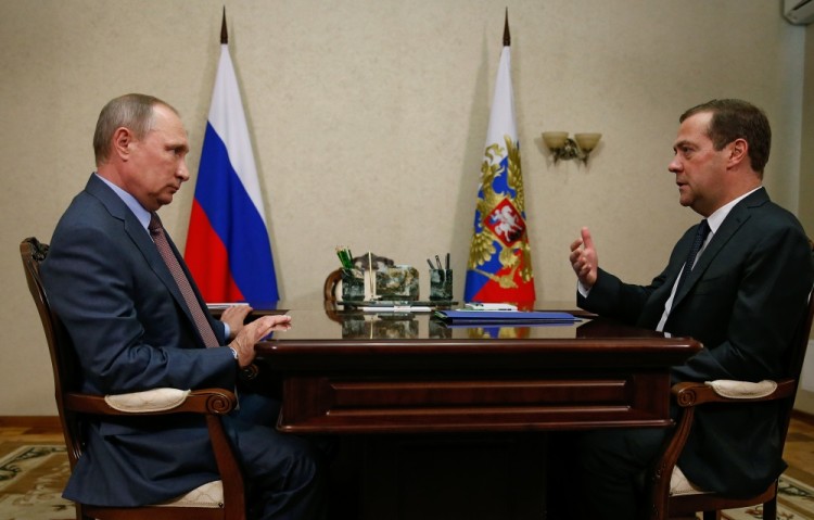 Владимир Путин и Дмитрий Медведев на встрече в Бельбеке. Фото: Sputnik / Scanpix