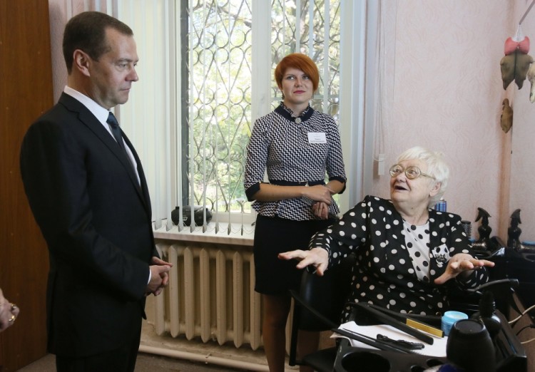 Дмитрий Медведев в пансионате для престарелых и инвалидов в Липецке. Фото Sputnik/Scanpix