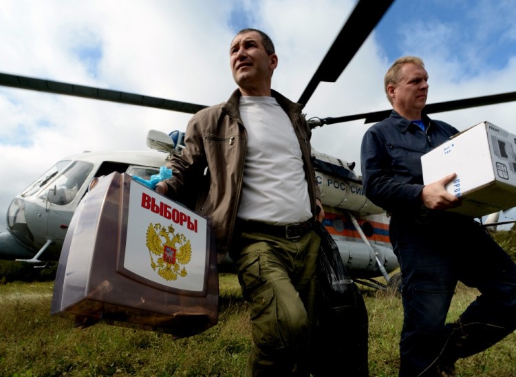 Ящики для голосования в отдаленные деревни будут десантировать с вертолетов. Фото: Sputnik / Scanpix
