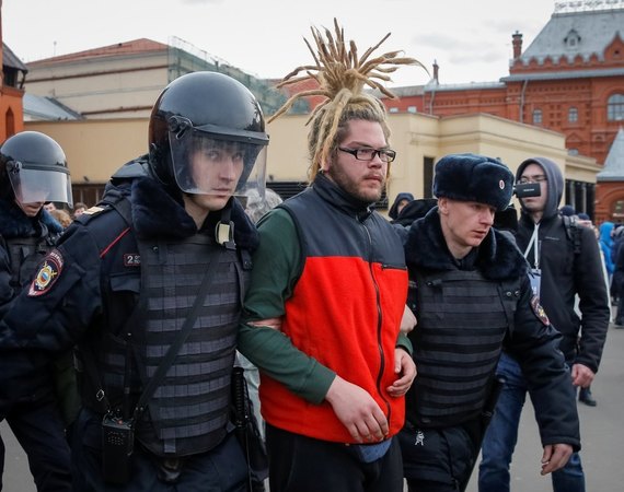 Задержание на протестной акции в Москве 26 марта. Фото Reuters/Scanpix