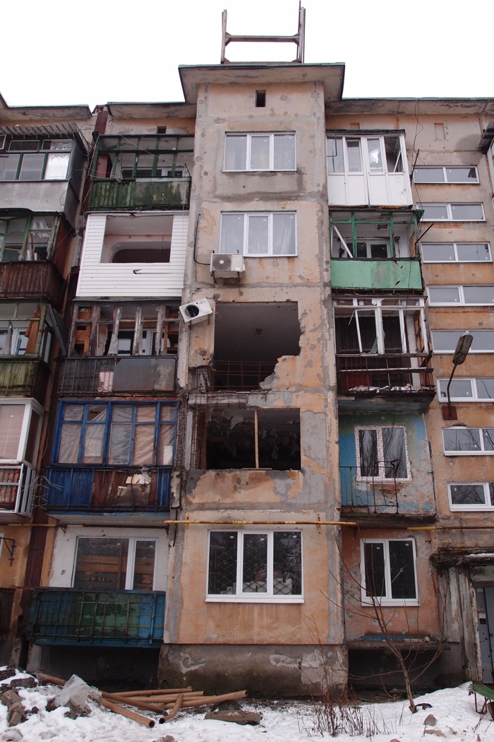 Некоторые пятижэтажки в квартале Молодежный пострадали особенно сильно. Фото Дмитрия Дурнева / Spektr.Press